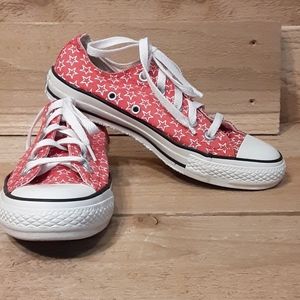 Red converse with star detail